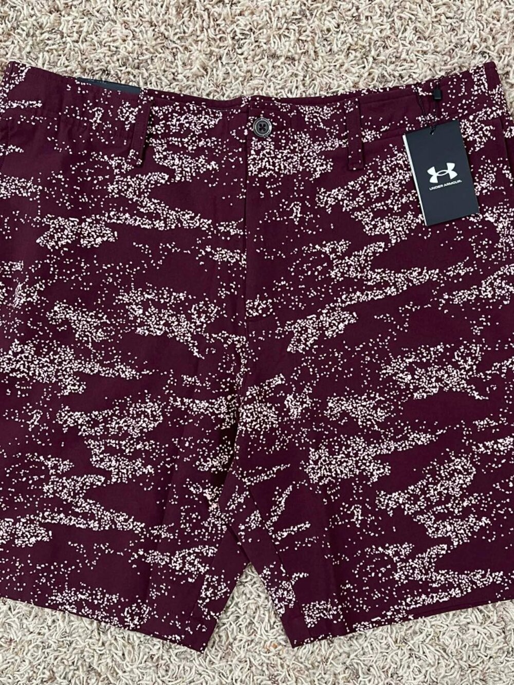Under Armour Men’s Golf Printed Athletic Shorts Burgundy, Size 38 (New)